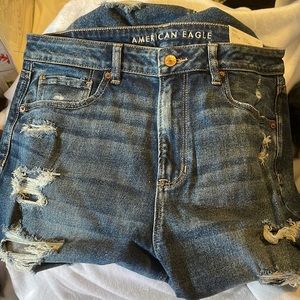 NWT American Eagle mom jeans short size 14